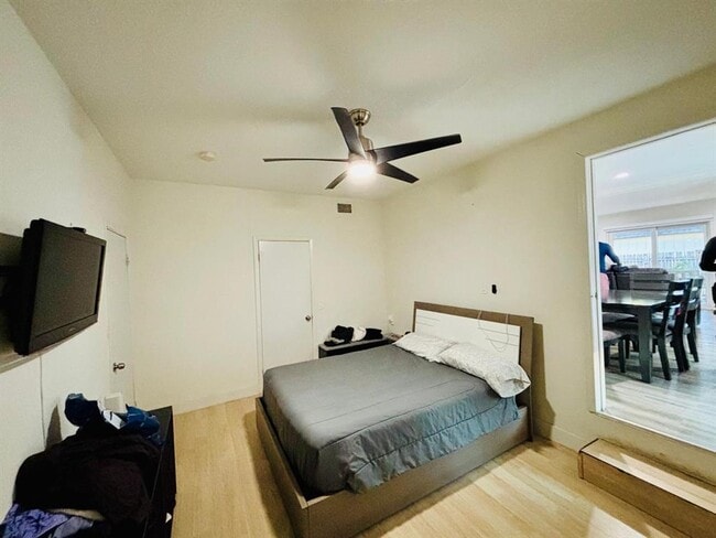 Building Photo - 8000 NW 74th Ter