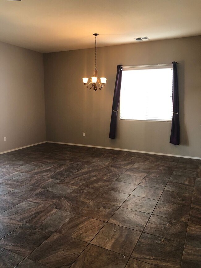 Foto del edificio - Corner Lot Charmer- Granville Amenities In...