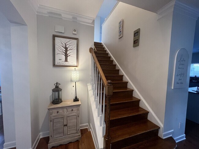 Building Photo - Great, large home in Franklin with home theater room!