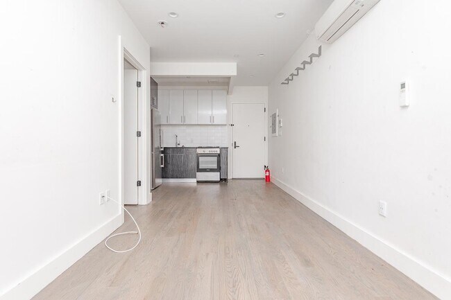 Building Photo - 824 Lexington Ave