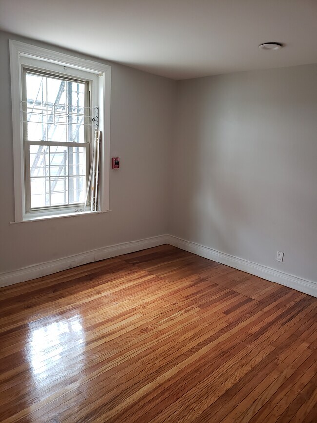 Building Photo - 1211 Spruce St