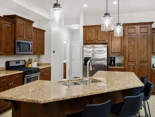 Foto del edificio - 529 E Dry Springs Ln