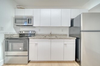 Building Photo - 1927 NW 20th Ave