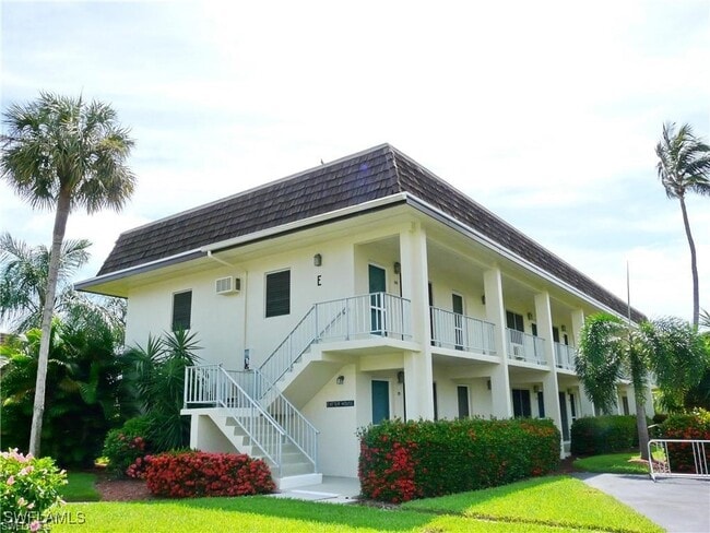 Foto del edificio - 130 N Collier Blvd