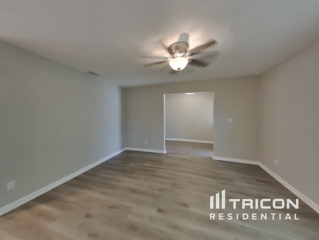 Building Photo - 528 Hamlet Dr