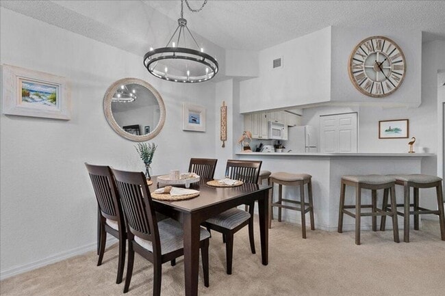 Building Photo - 3020 Alcazar Pl