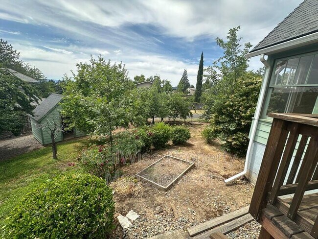 Foto del edificio - 1699 NE Foothill Blvd