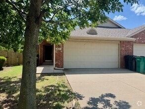 Building Photo - 3617 Vanguard Dr