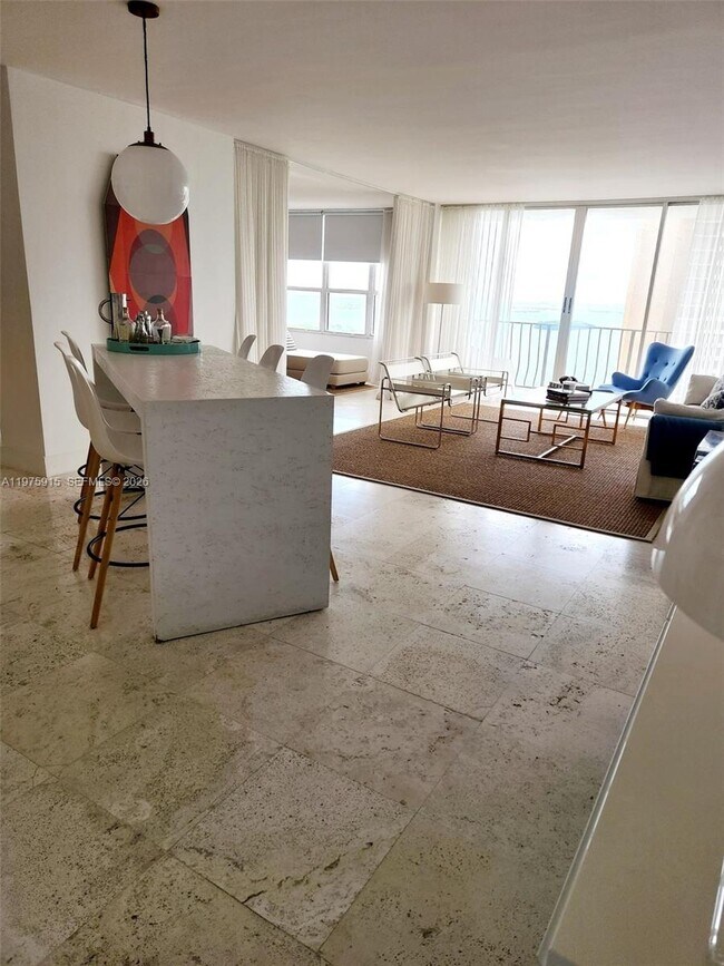 Foto del edificio - 780 NE 69th St