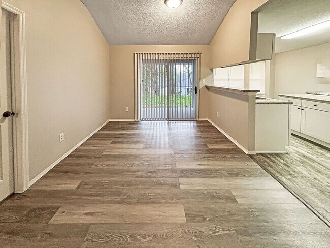 Building Photo - 1621 Dorset Dr