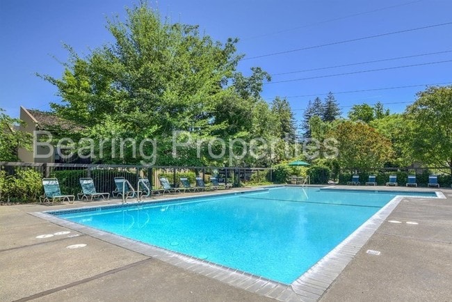 Building Photo - 894 Woodside Ln E
