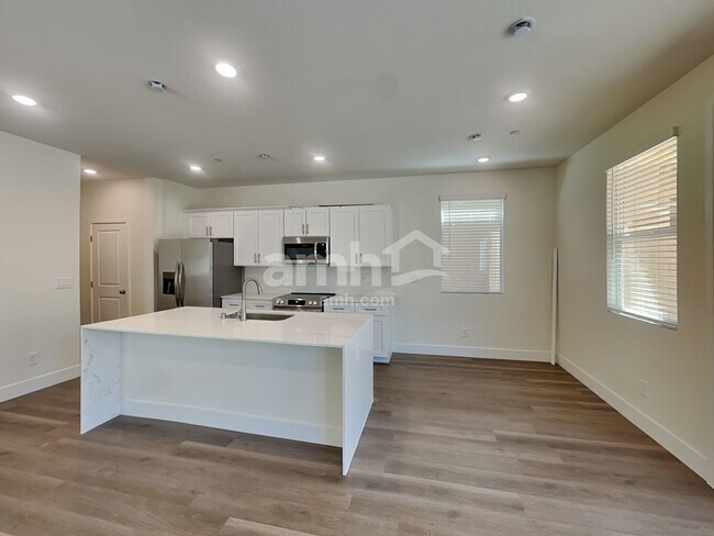 Foto del edificio - 261 Austin Bellerose Pl