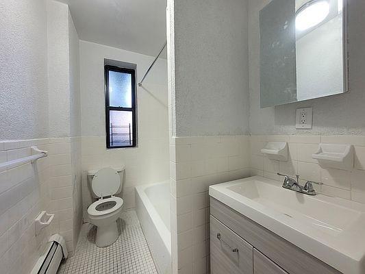 Foto del edificio - 2 bedroom in BRONX NY 10453