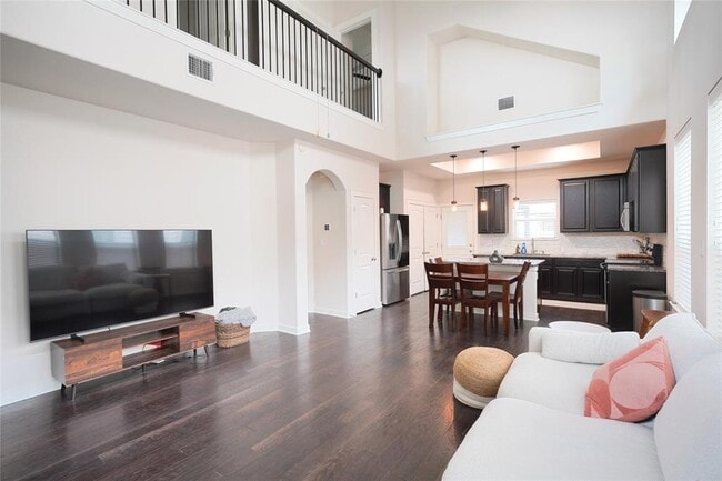 Building Photo - 16104 Travesia Way