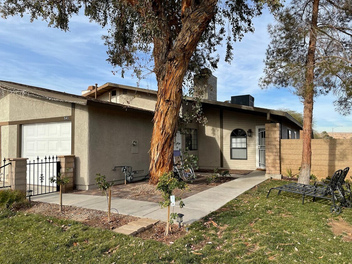 Primary Photo - 541 Chelsea Dr