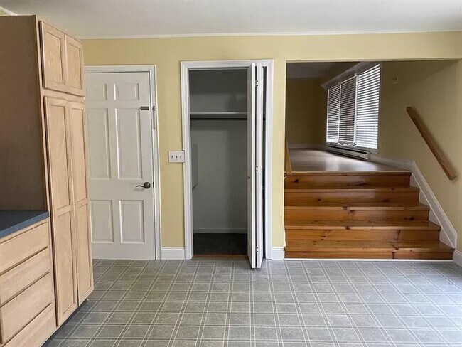 Building Photo - fully renovated 3-bedroom