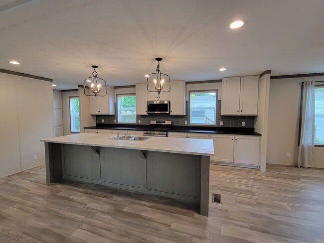 Building Photo - 5296 Commander Ct