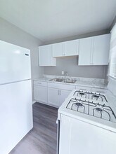 Building Photo - 627 N Main St