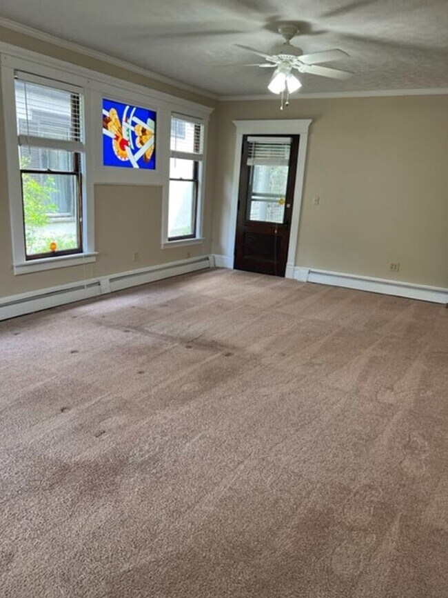 Building Photo - Beautiful 4 Bedroom 2 Bath House now Avail...