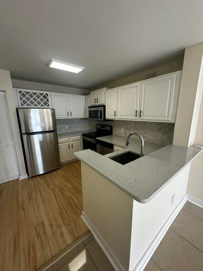 Foto del edificio - 1745 Palm Cove Blvd