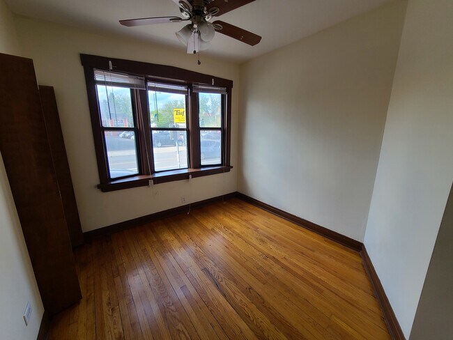 Building Photo - 1403 W Diversey Pkwy