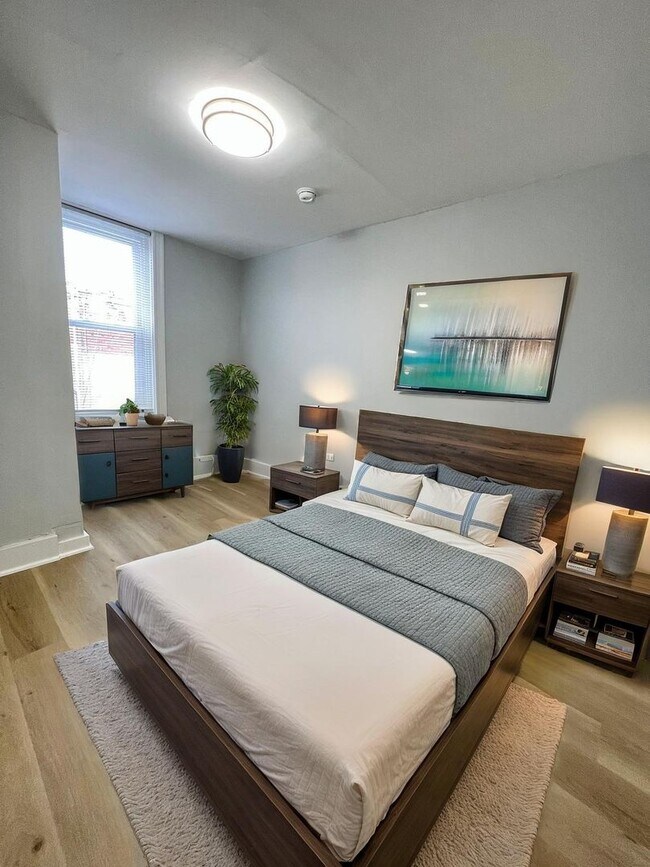 Foto del edificio - Remodeled Large 3bd/1 House with Rear yard...
