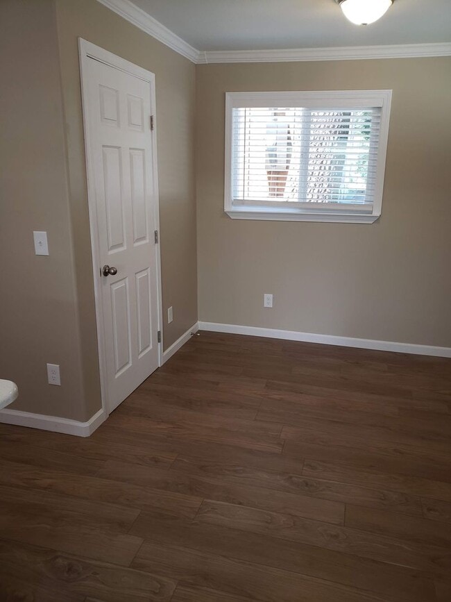 Building Photo - Remodeled Studio in Walkable Kings Beach!