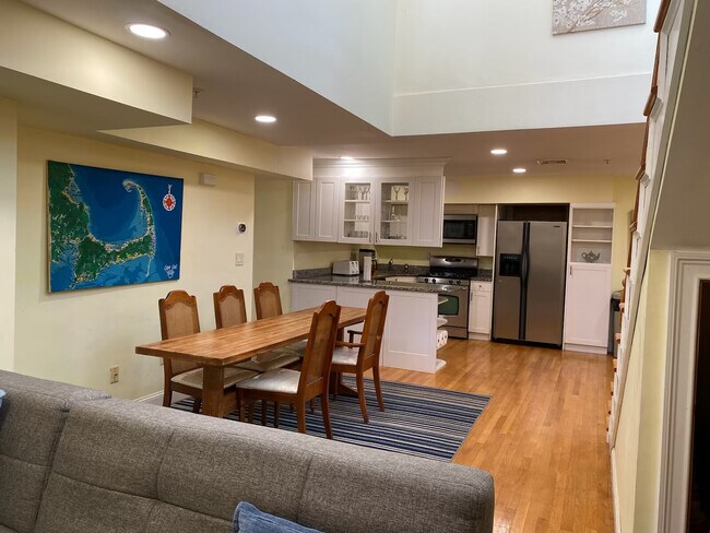 Building Photo - 74 Georgia St