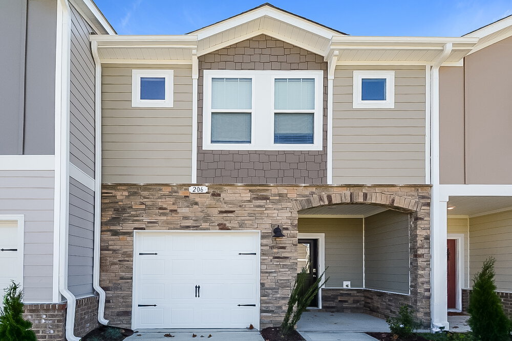 Foto principal - 206 Brook Farm Ln