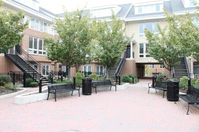 Building Photo - 368 Rector St