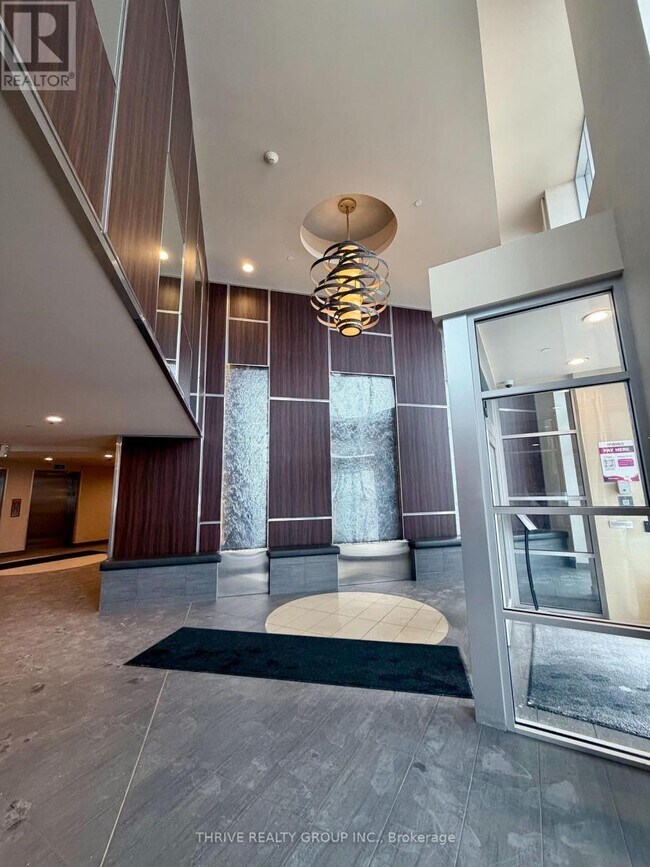 Photo du bâtiment - 1605 Dyer Dr