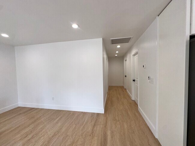 Foto del edificio - 105 Franklin Dr