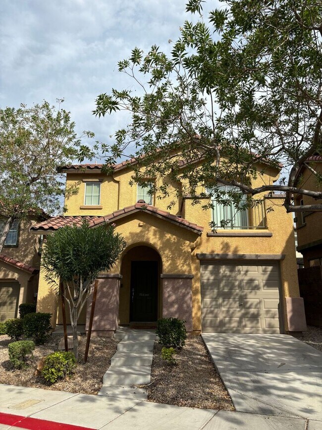 Foto del edificio - *VERY CUTE 3 BED 2.5 BATH HOME IN GATED CO...