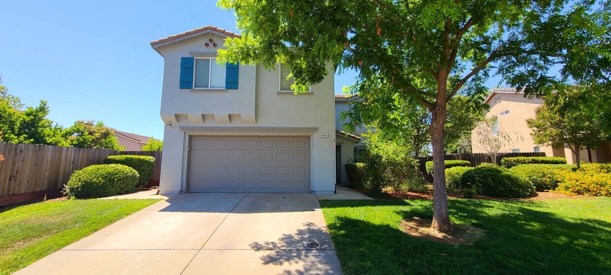 Primary Photo - BEAUTIFULLY MAINTAINED SINGLE FAMILY HOME ...