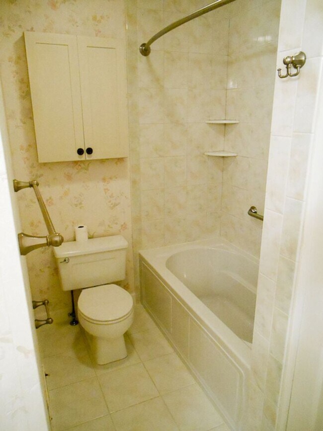 Foto del edificio - Single Family Townhome, 2 bedrooms, 3 full...