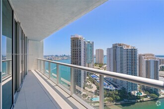 Building Photo - 475 Brickell Ave