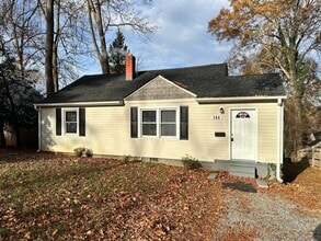 Building Photo - 148 S Smallwood Pl