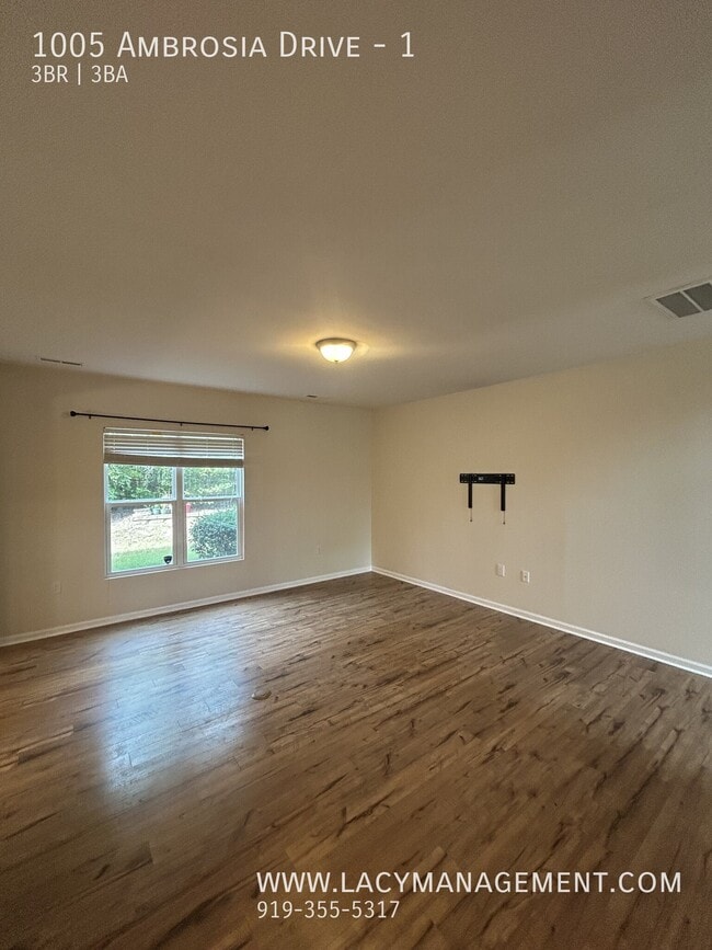 Building Photo - 1005 Ambrosia Dr