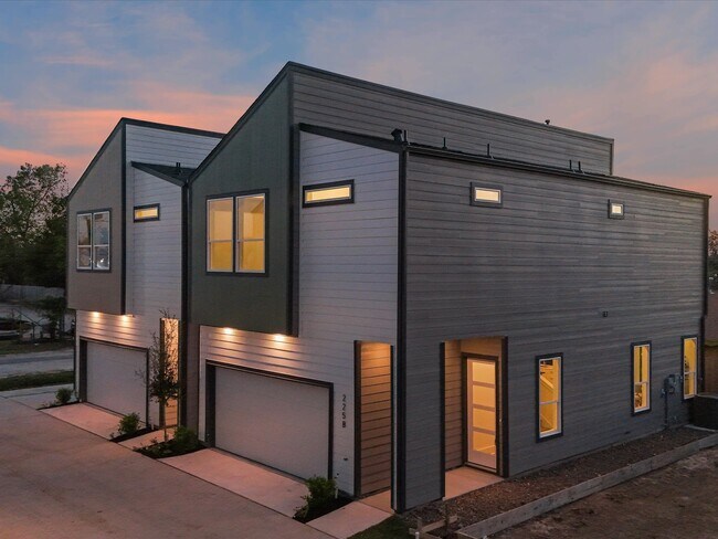 Foto del edificio - 227 Noras Ln