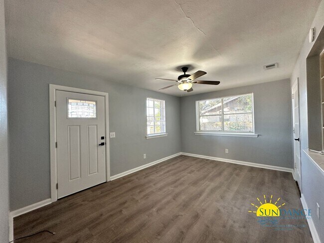 Building Photo - Charming 3-Bedroom Home Near Gardners Beach!