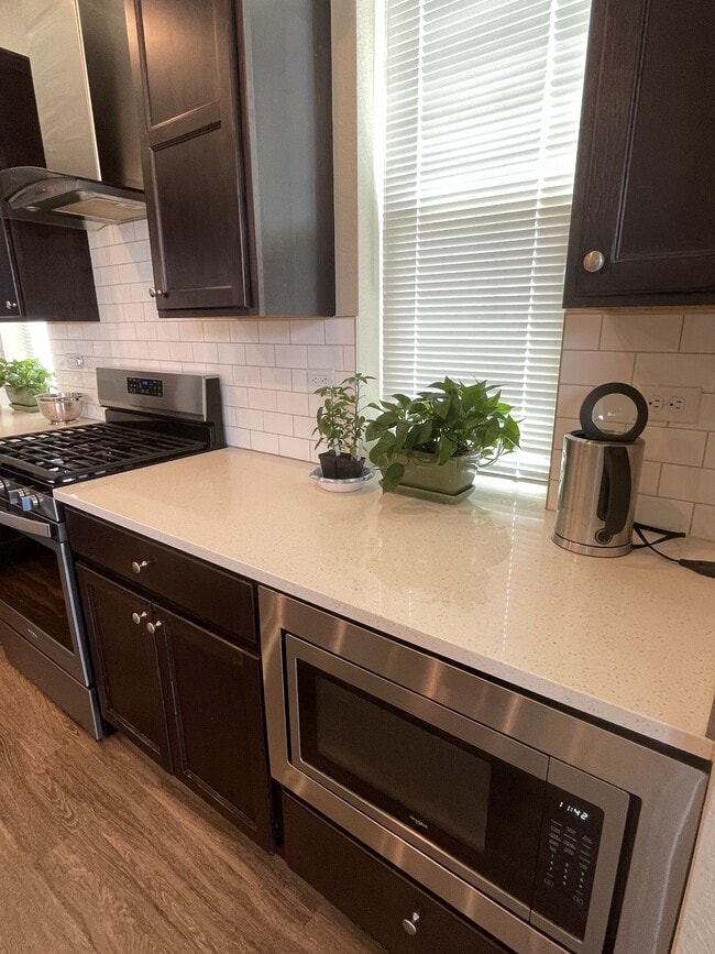 Foto del edificio - 3002 Comet St