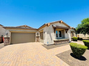 Building Photo - 3104 E Wildhorse Ct