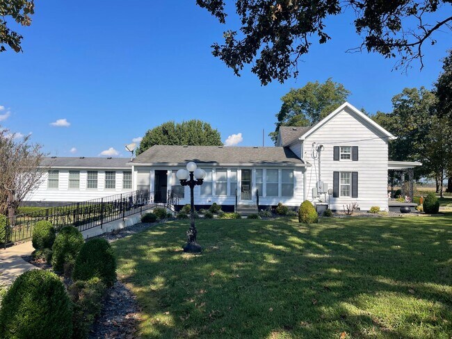 Building Photo - 2 Bed/2 Bath House