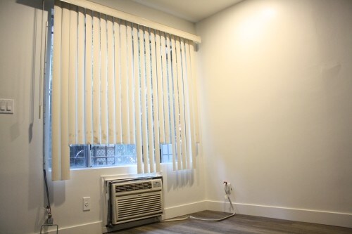 Foto del edificio - 1240 W. 29th St.