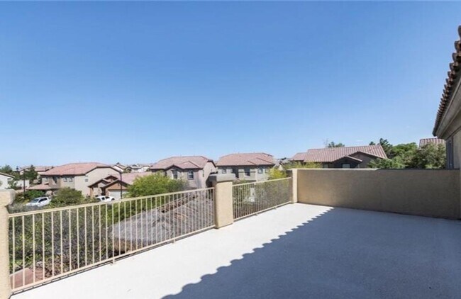 Foto del edificio - GORGEOUS 4 BEDROOM TWO STORY HOME