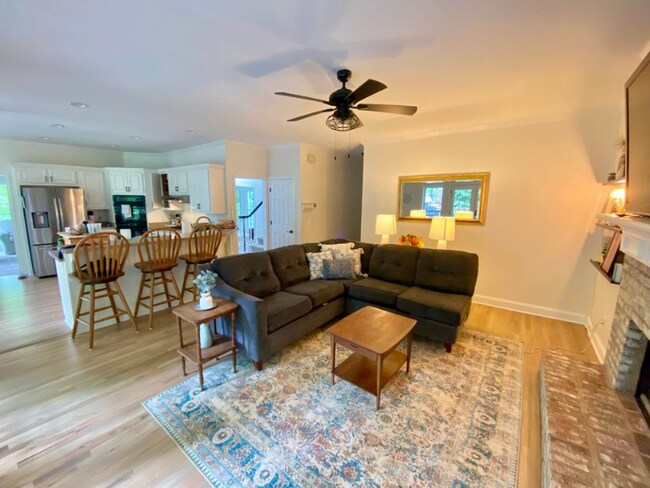 Building Photo - 3405 Doral Ln