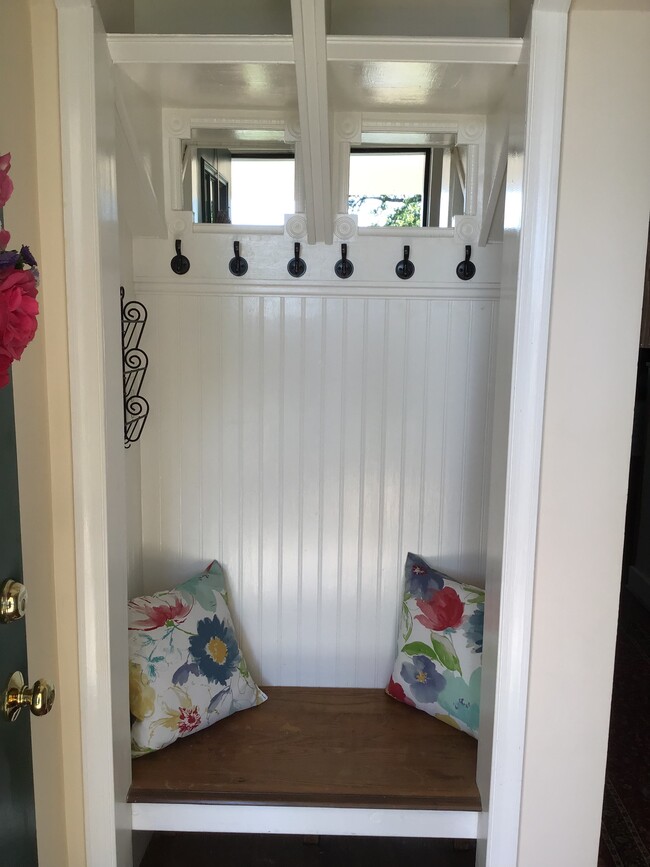 Entry closet - 4401 Joppa Mill Rd