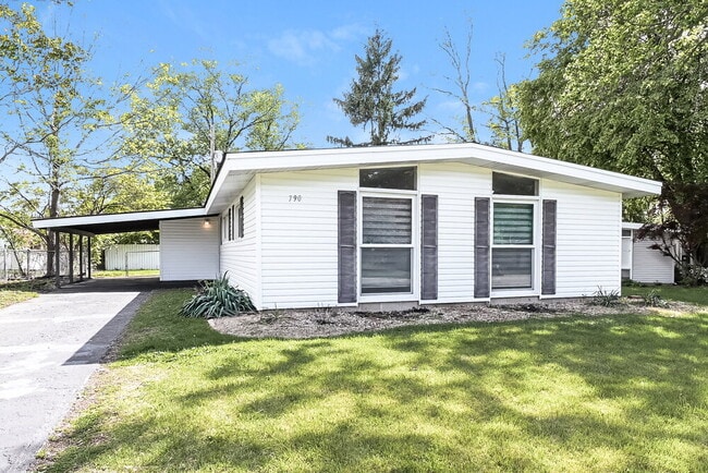 Building Photo - 790 Pebble Ln