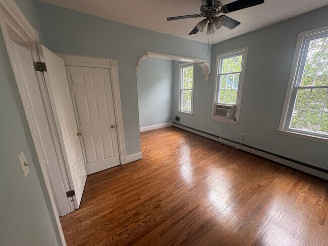 Dormitorio principal - 316 1/2 Webster Ave