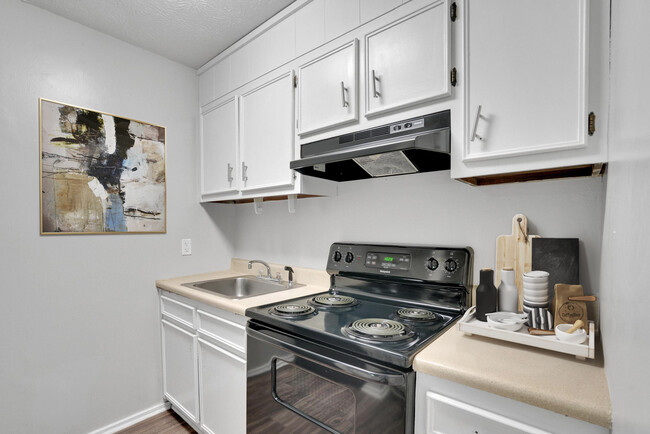 Kitchen - Briarcliff Apartment Homes